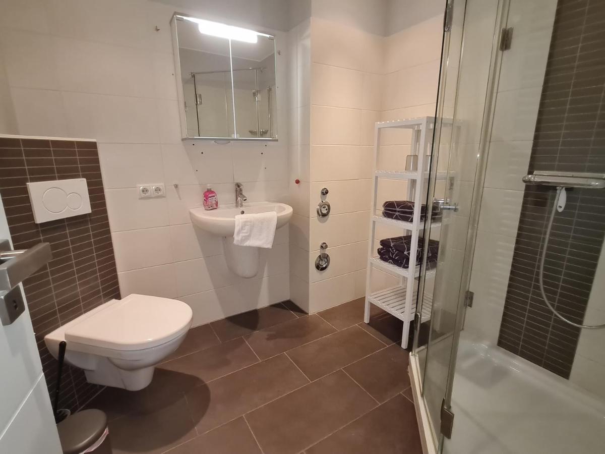 Wohnung Fleethoern - Zentral, Ruhig, Mit Parkplatz Und Balkon Kiel Bagian luar foto